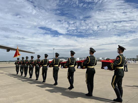 Handover ceremony for remains of Chinese soldiers held in S Korea